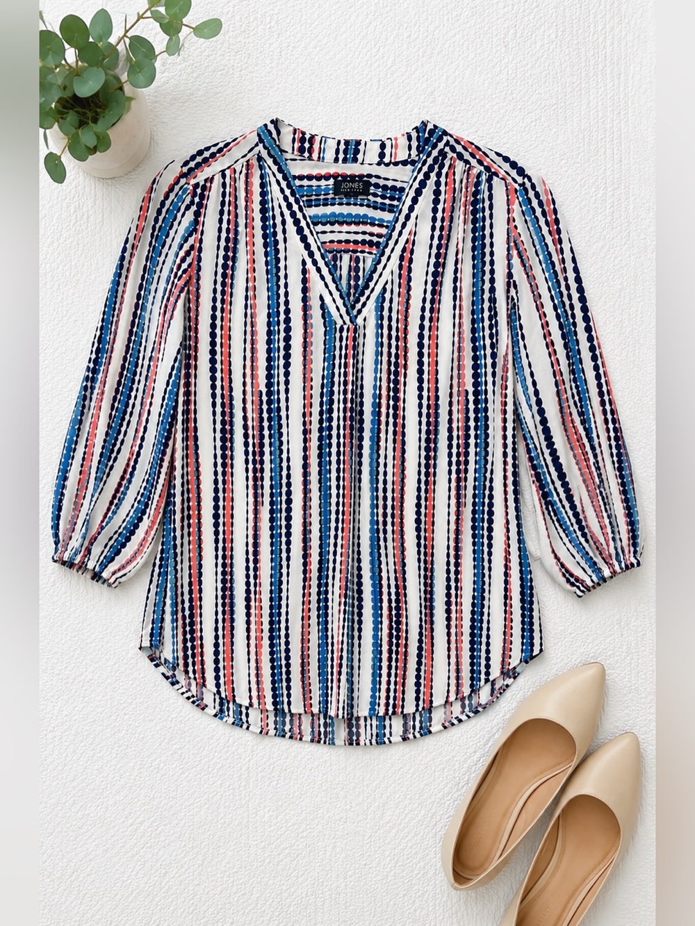 🤍💙Jones New York Striped V-Neck Blouse White Navy Coral Blue Size Medium🤍💙